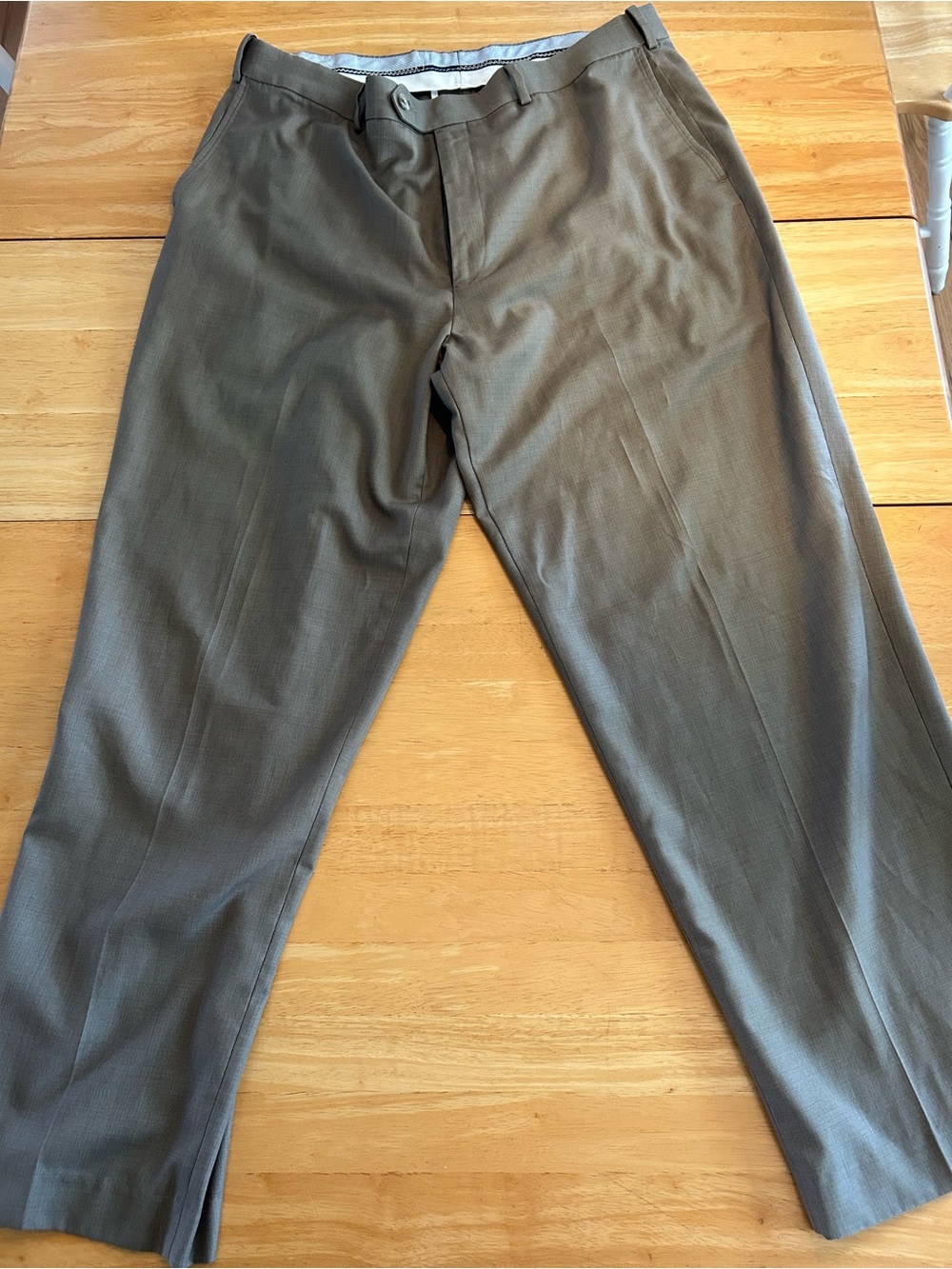 Roundtree & Yorke Men's Dress Pants in Olive Brown